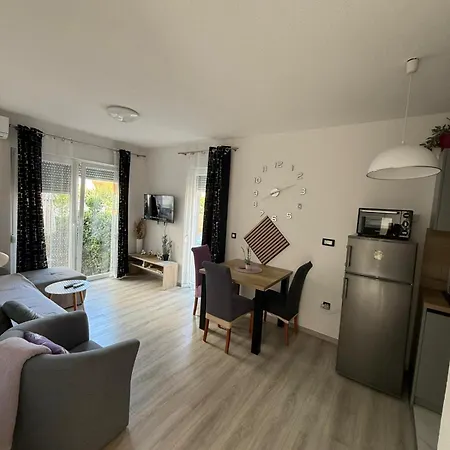 Velebit شقة زادار