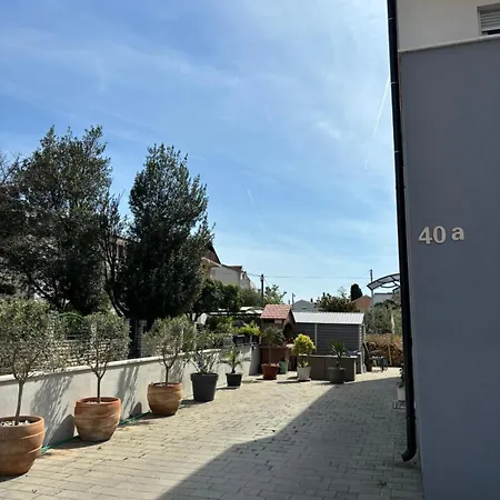 Velebit Apartamento *