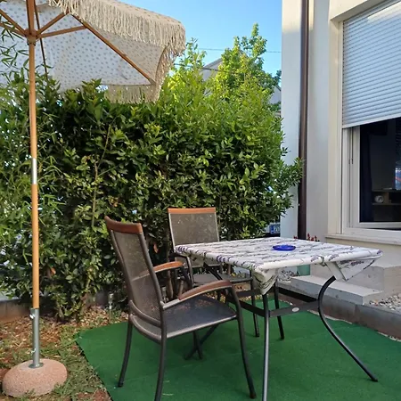 Velebit Apartamento *